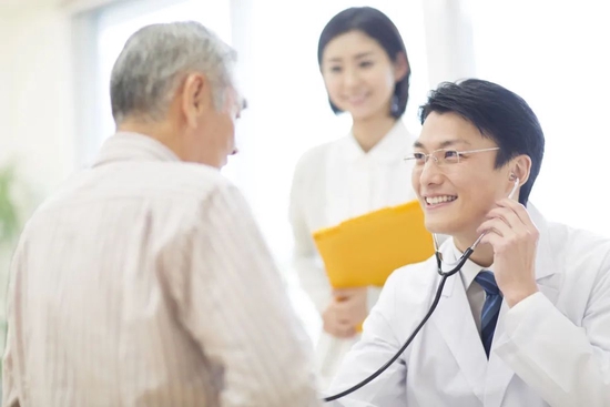 回家过年的年轻人，疯狂给父母“买健康”